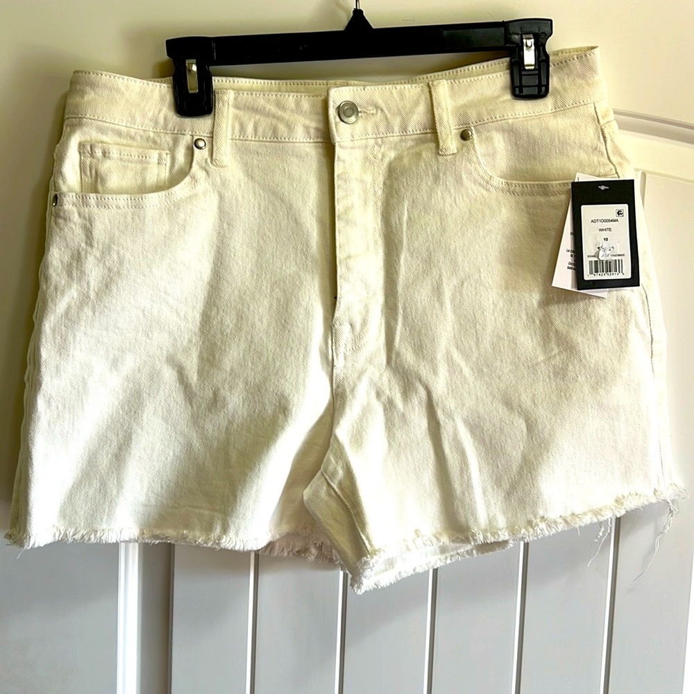 NWT Redy White denim shorts size 10